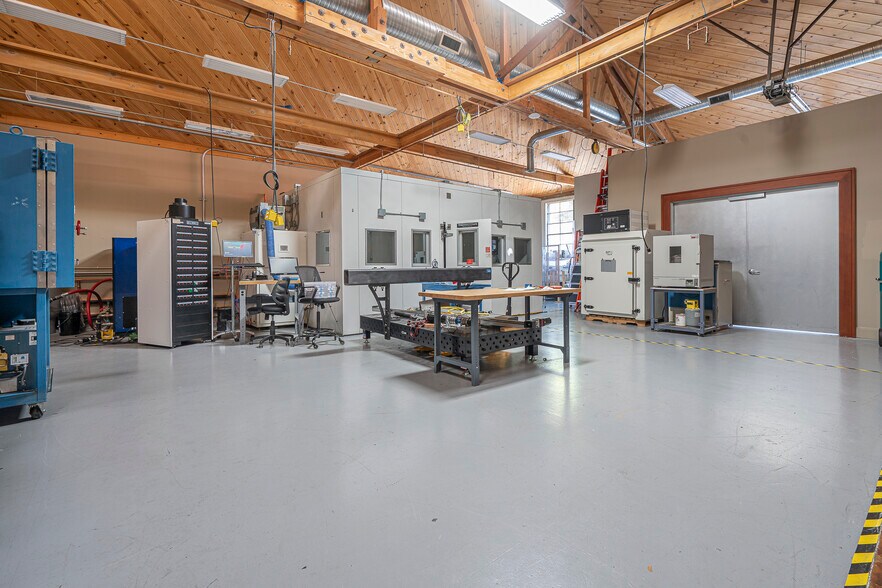 More Photos Of 1714 Broadway St, Vancouver Auto Repair For Lease