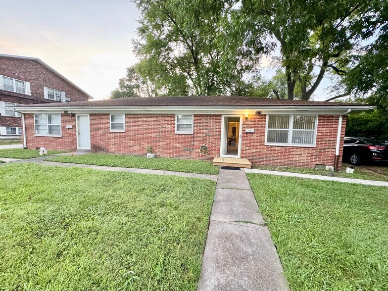 More Photos Of 2314 Frank Scott Pky W, Belleville Multifamily For Sale