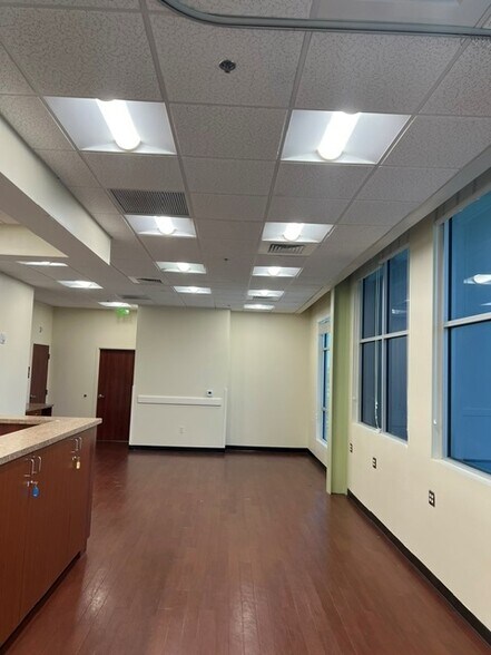 More Photos Of 40107 Highway 27, Davenport Medical For Lease