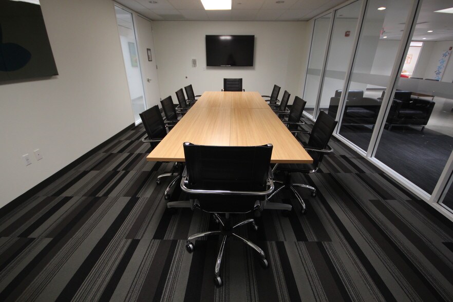 More Photos Of 505 N Sam Houston Pky E, Houston Unknown For Lease