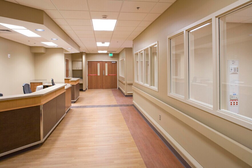 More Photos Of 805 Saint Vincents Dr, Birmingham Medical For Lease