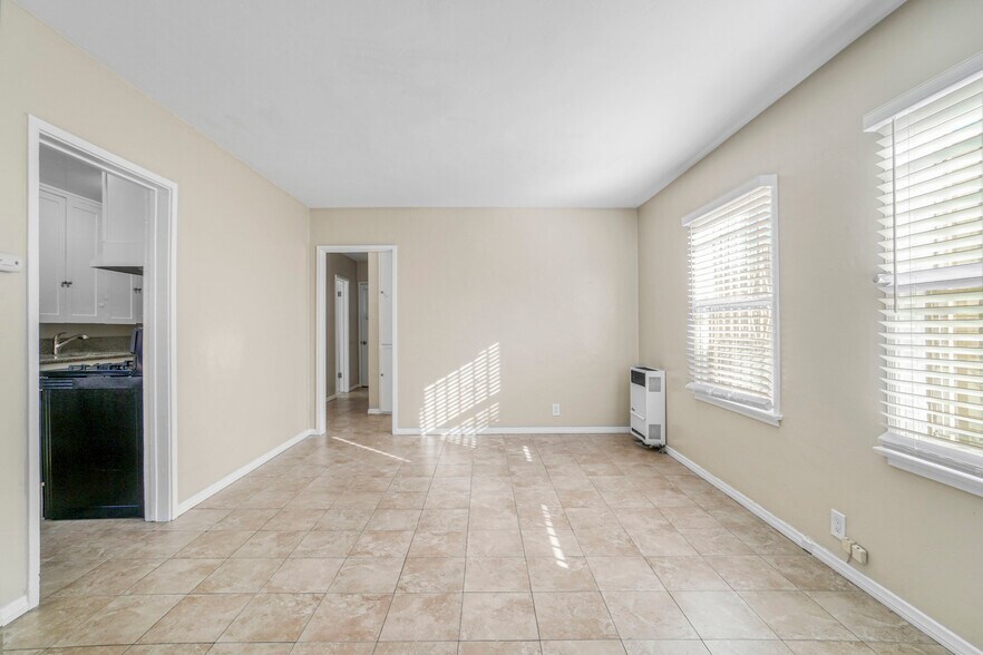 More Photos Of 1922 Locust Ave, Long Beach Apartments For Sale