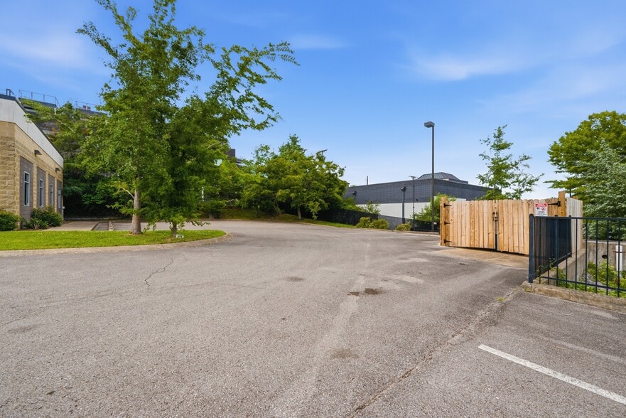 More Photos Of 2900 Felicia St, Nashville Medical For Sale