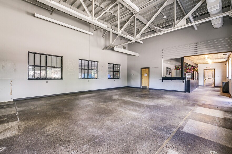 More Photos Of 2336 Territorial Rd, Saint Paul Warehouse For Sale