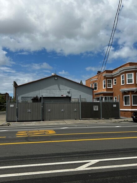 Primary Photo Of 2825 West St, Emeryville Warehouse For Sale