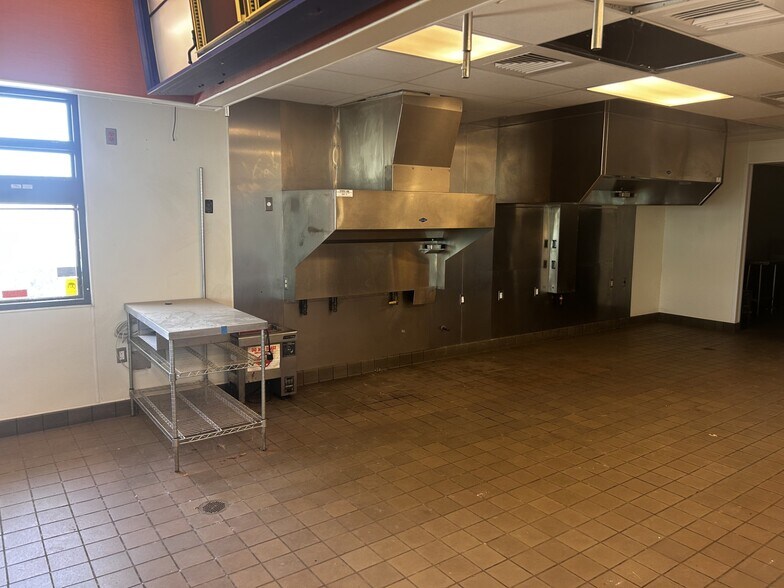 More Photos Of 1385 E Robertson Blvd, Chowchilla Fast Food For Lease