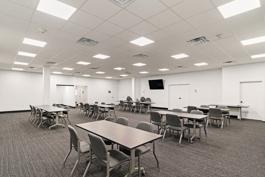 More Photos Of 4440 Walker Blvd, Knoxville Flex For Sale