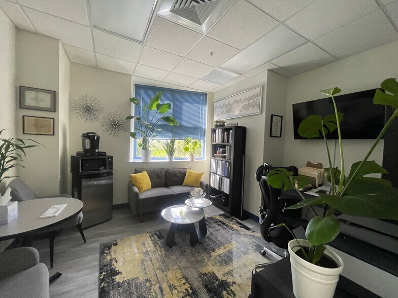 More Photos Of 2505 Metrocentre Blvd, West Palm Beach Medical For Lease