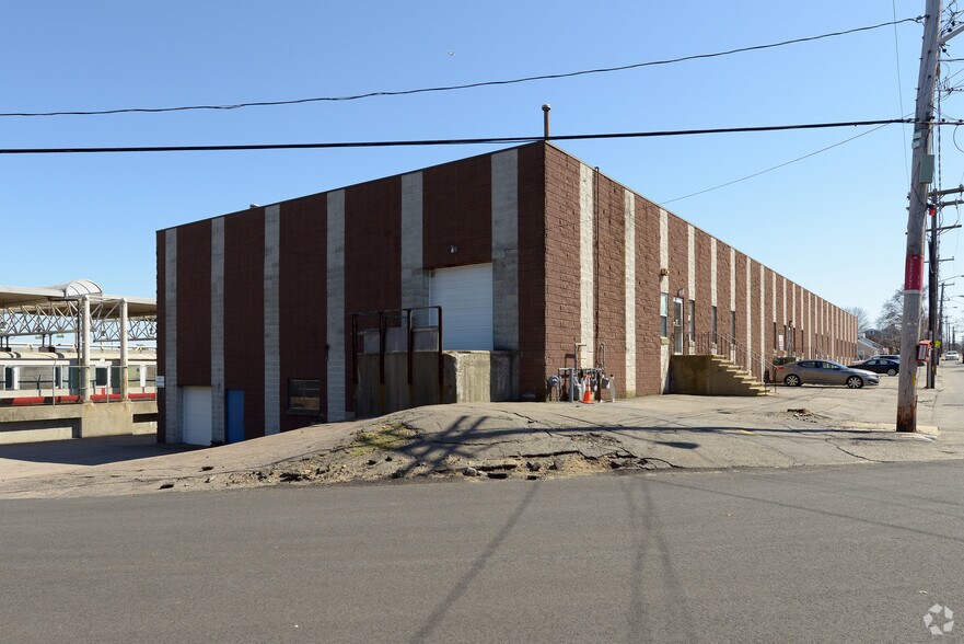 More Photos Of 91-111 French Ave, Braintree Manufacturing For Lease