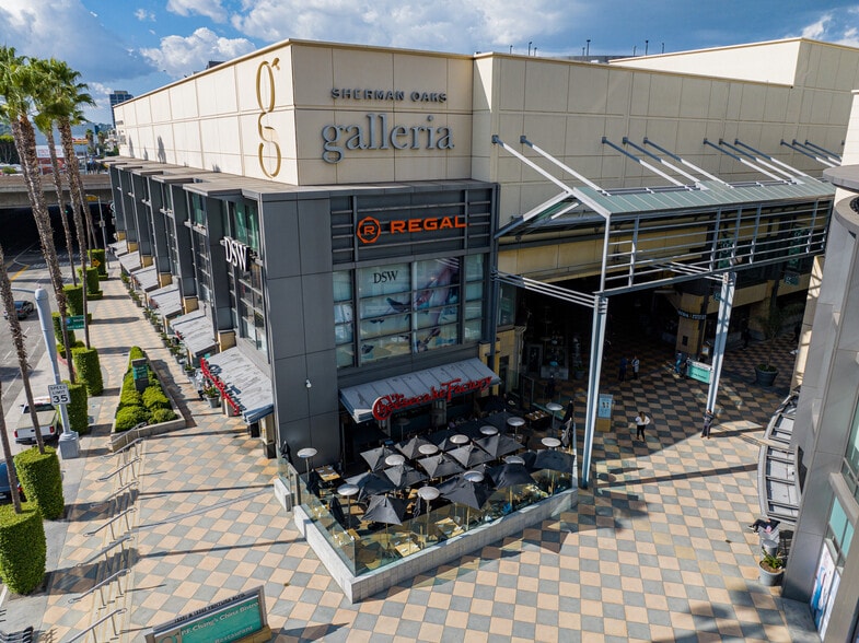 More Photos Of 15301 Ventura Blvd, Sherman Oaks Unknown For Lease