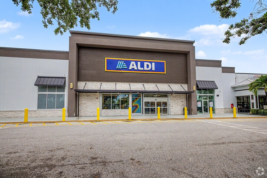 Primary Photo Of 5010-5096 Seminole Pratt Whitney Rd, Loxahatchee Freestanding For Lease