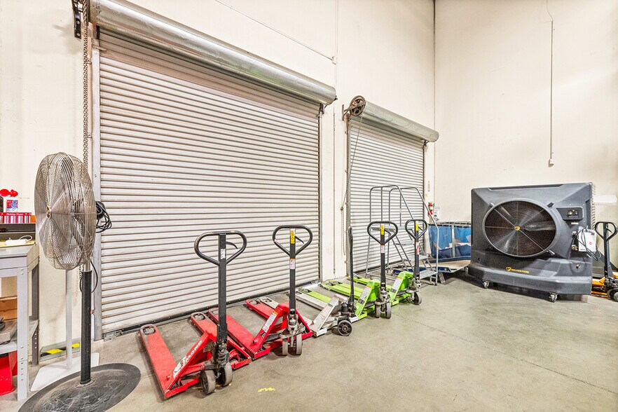 More Photos Of 42210 Zevo Dr, Temecula Warehouse For Sale