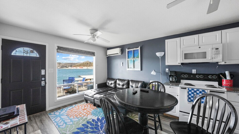 More Photos Of 91 Breeze Dr, Camdenton Hotel For Sale