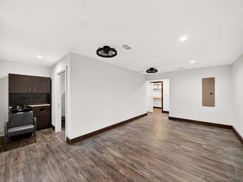 More Photos Of 612 N Third Street, Princeton Office For Sale