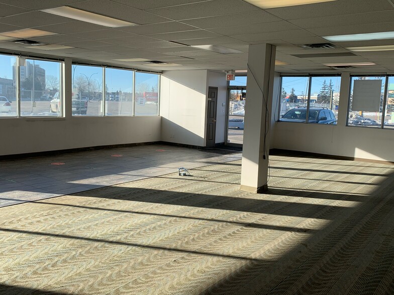 More Photos Of 2333 18th Ave NE, Calgary Flex For Sale