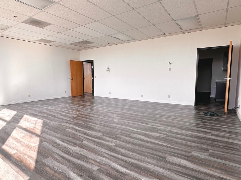More Photos Of 1111 Corporate Center Dr, Monterey Park Loft Creative Space For Sale