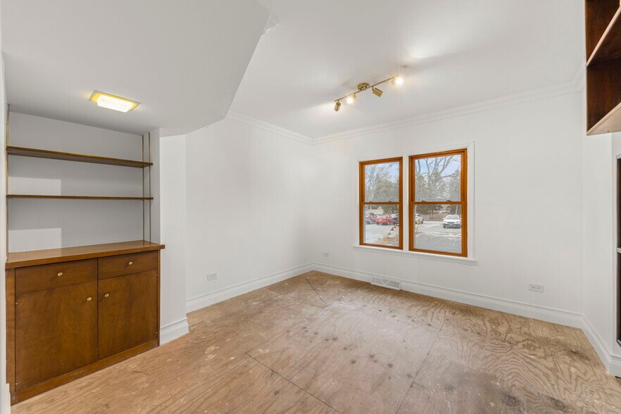 More Photos Of 305 S Naperville Rd, Wheaton Office For Sale