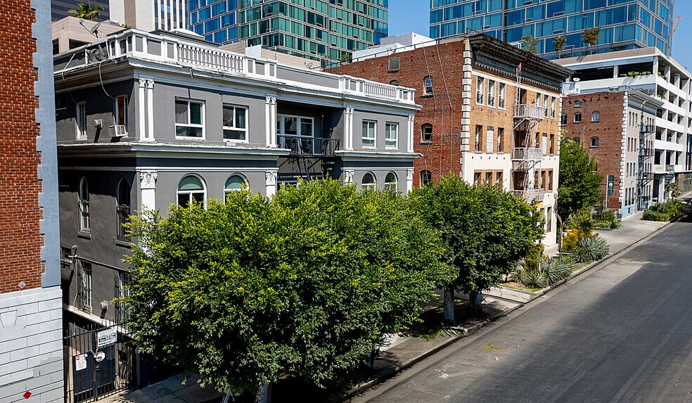 More Photos Of 681 Shatto Pl, Los Angeles Multifamily For Sale