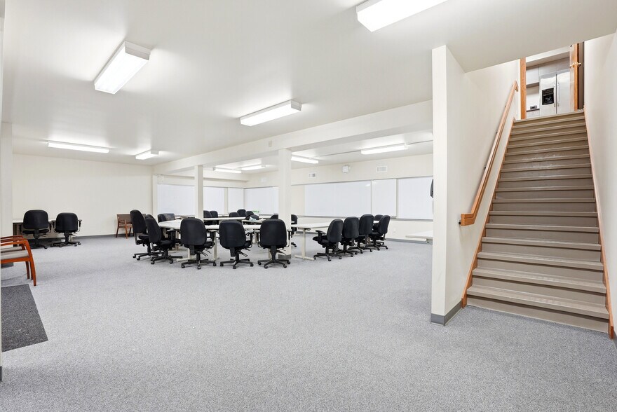 More Photos Of 801 N 39th Ave, Yakima Office For Sale