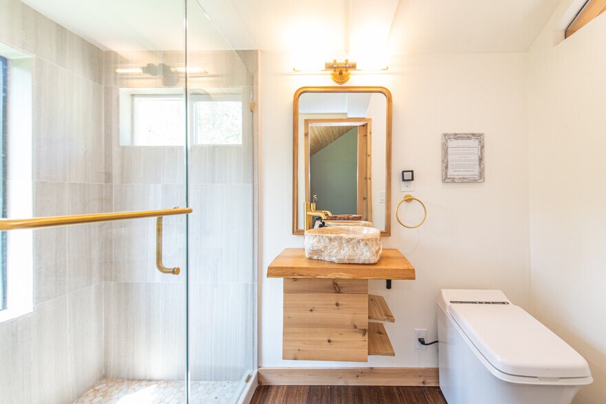 More Photos Of 62 Mount Pleasant Rd, Columbia Specialty For Sale