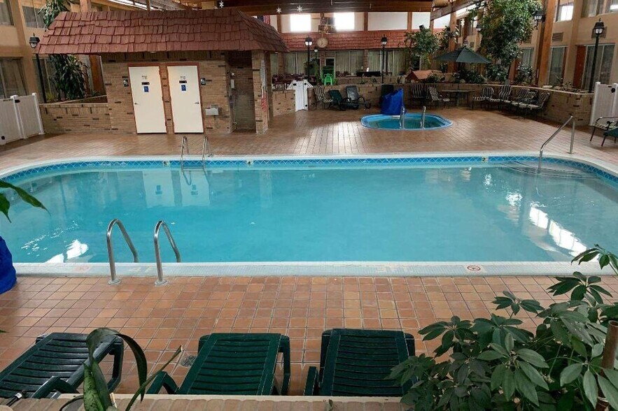 More Photos Of 833 W Main St, Gaylord Hotel For Sale