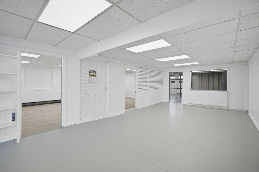 More Photos Of 14 Easthampton Rd, Northampton Warehouse For Lease