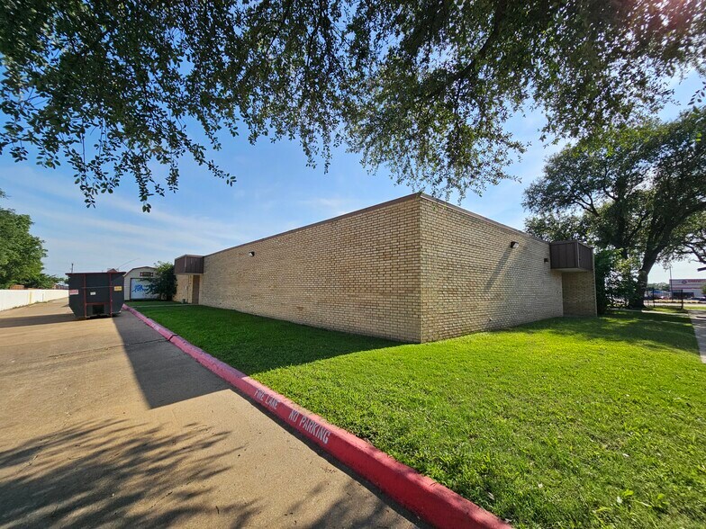 More Photos Of 3114 Old Denton Rd, Carrollton Specialty For Sale