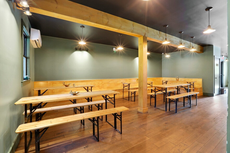 More Photos Of 21 O'neil St, Kingston Restaurant For Sale