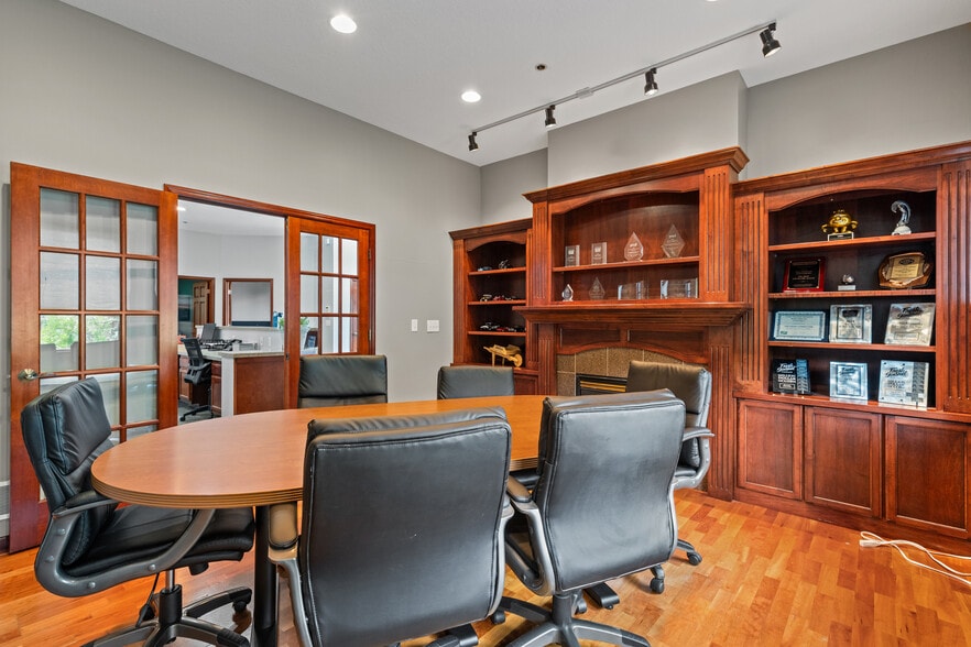 More Photos Of 9340 Hennepin Town Rd, Eden Prairie Office For Sale
