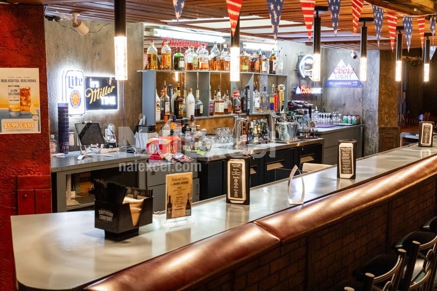 More Photos Of 287 N Lake Powell Blvd, Page Hotel For Sale