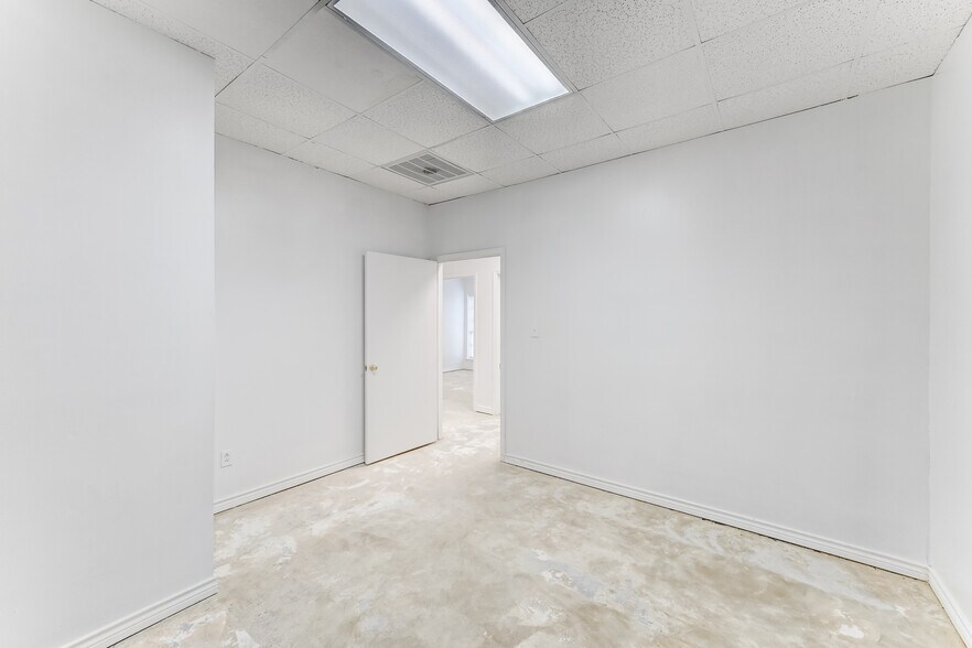 More Photos Of 14721 Pebble Bend Dr, Houston Medical For Lease