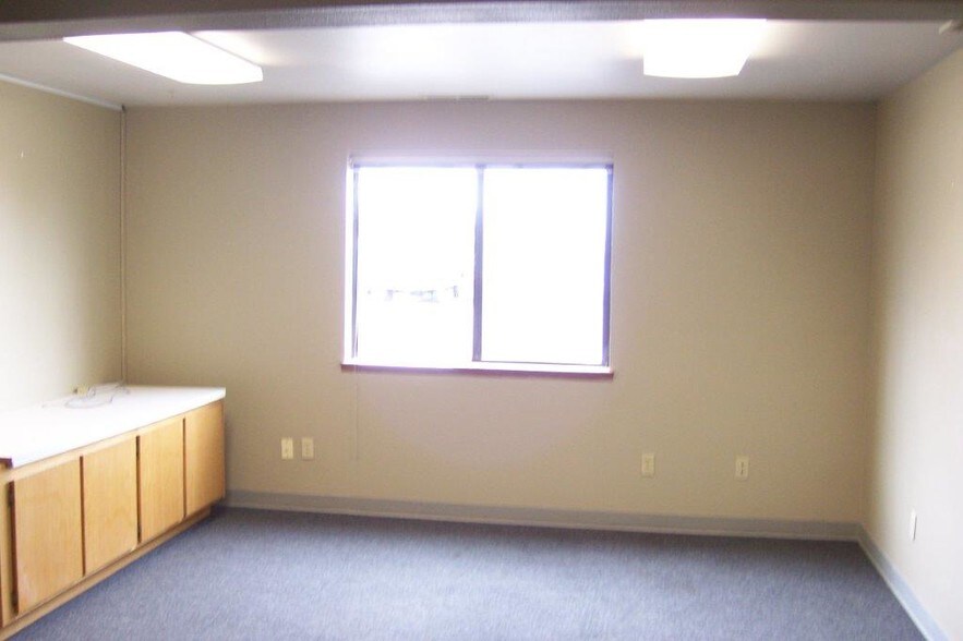 More Photos Of 32054 Old Highway 34, Tangent Warehouse For Lease