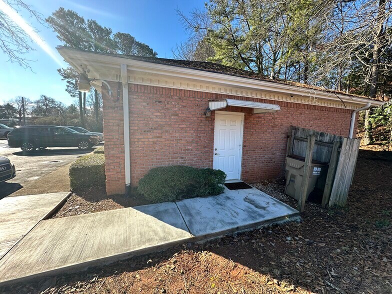 More Photos Of 100 Professional Park Dr, Cumming Office For Lease