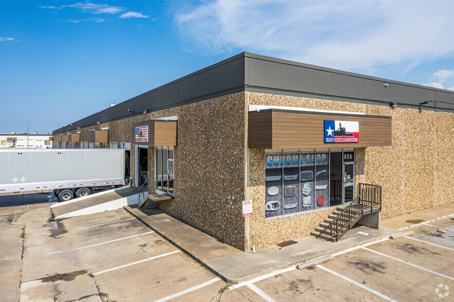 More Photos Of 3276-3284 Quebec St, Dallas Unknown For Lease