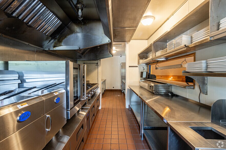 More Photos Of 2477 Bristol Rd, New Harbor Restaurant For Sale