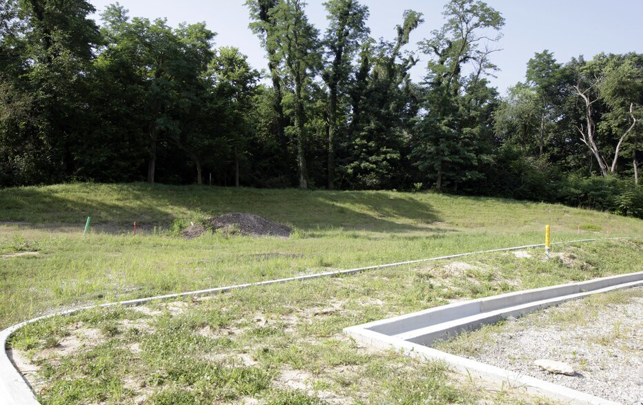 More Photos Of 961 Arbor Vitae St, Edwardsville Land For Sale