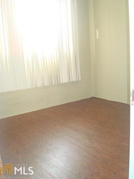 More Photos Of 7 S Duval St, Claxton Freestanding For Sale