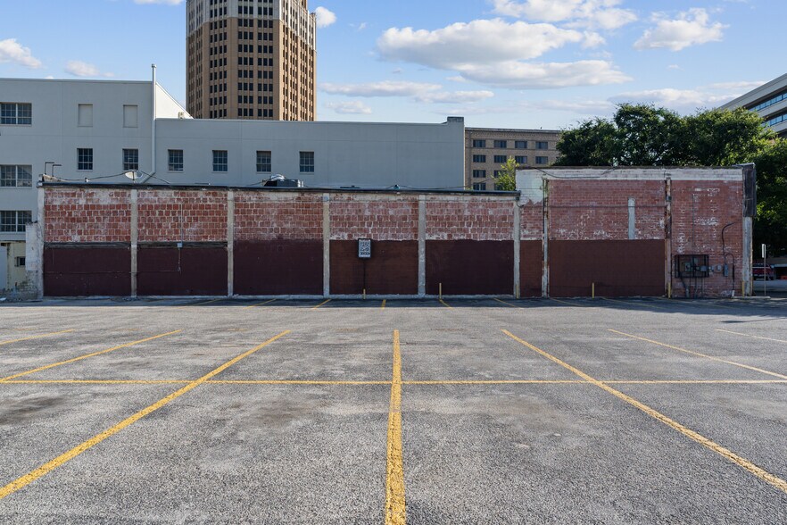 More Photos Of 425-427 S Saint Marys St, San Antonio Storefront Retail Office For Sale