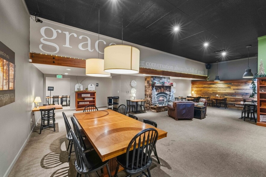 More Photos Of 171 S Broadway, Coos Bay General Retail For Sale