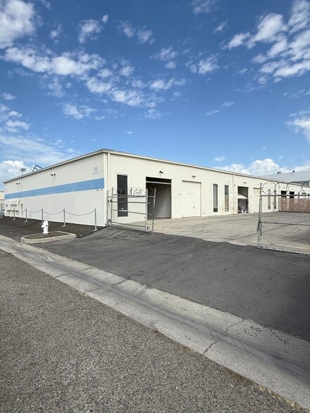 More Photos Of 1715-1753 E Borchard Ave, Santa Ana Manufacturing For Lease