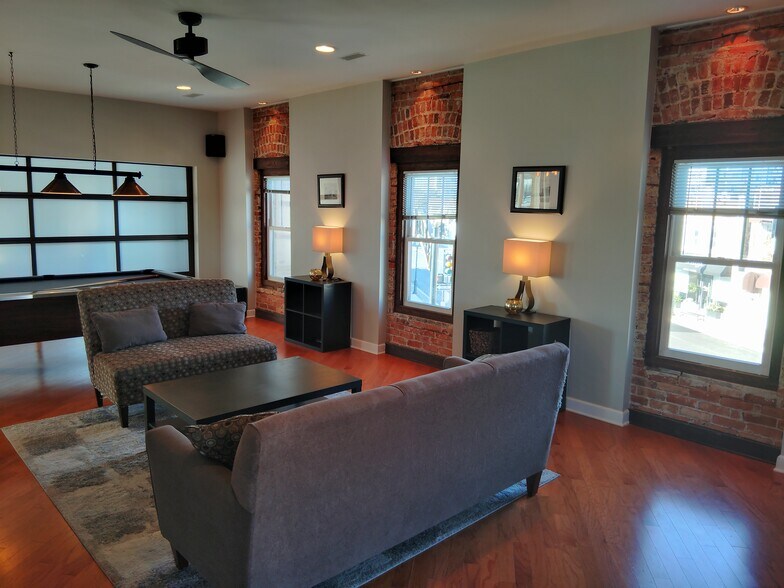 More Photos Of 1 S Park Ave, Lombard Office Residential For Sale