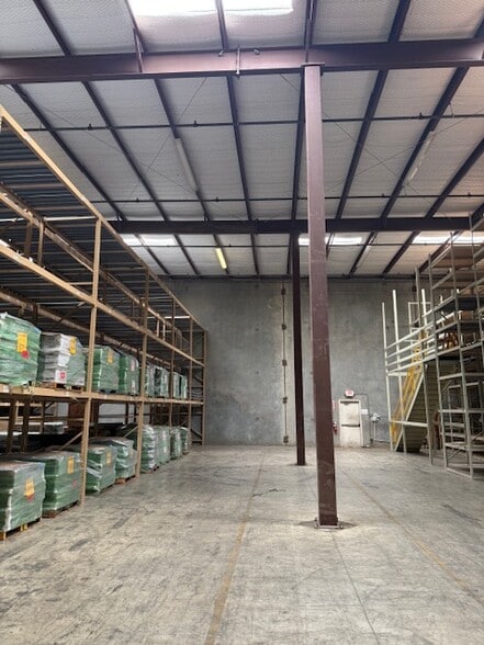 More Photos Of 919 N Bowser Rd, Richardson Warehouse For Lease