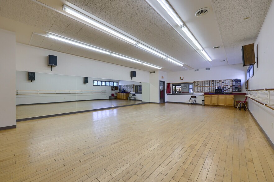 More Photos Of 3725 Kutztown Rd, Laureldale General Retail For Sale