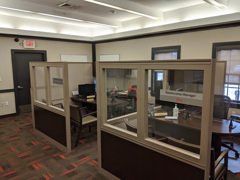 More Photos Of 145 Ghent Rd, Fairlawn Bank For Lease
