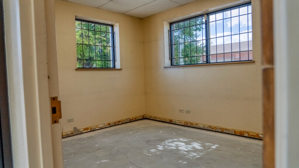 More Photos Of 2737 W 2nd Ave, Denver Warehouse For Lease