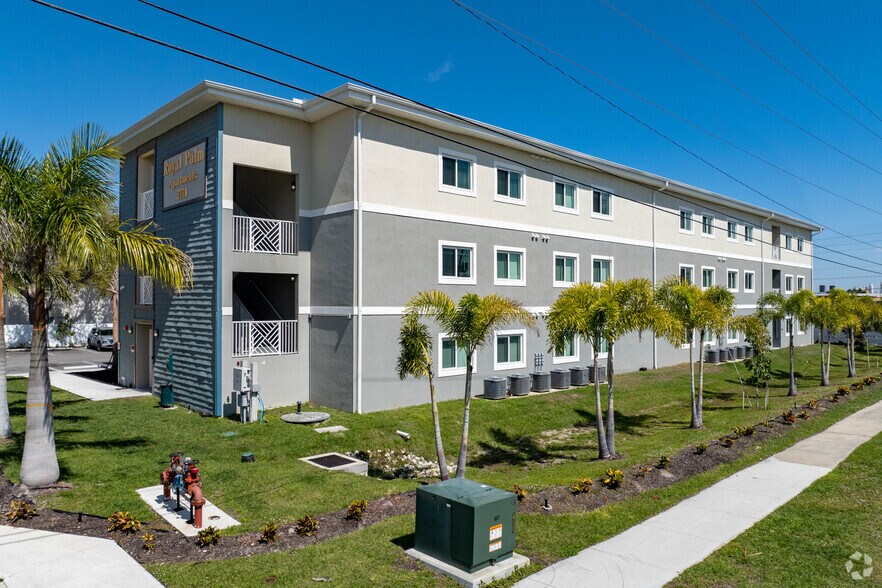 More Photos Of 2771 Royal Palm Ave, Fort Myers Apartments For Sale