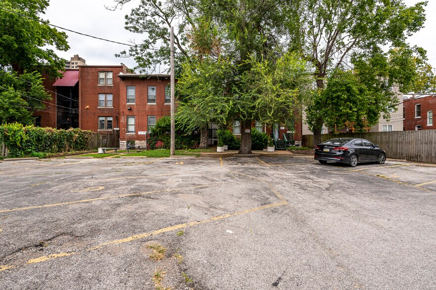 More Photos Of 4374-4382 W Pine Blvd, Saint Louis Office For Sale
