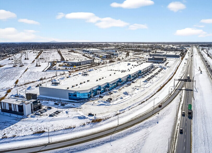 More Photos Of 960-1000 Rue Parent, St-Bruno-de-Montarville Distribution For Lease