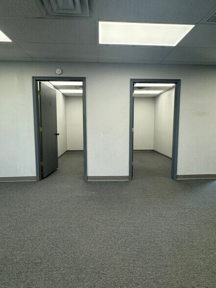 More Photos Of 551-553 N Mustang Rd, Mustang Office For Sale