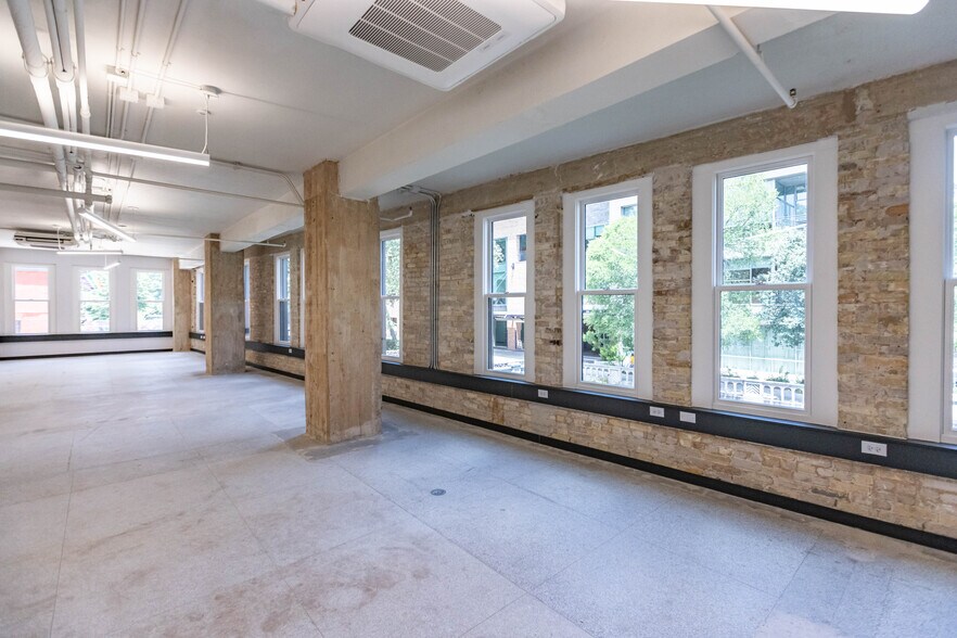More Photos Of 200 Main Plz, San Antonio Office For Lease